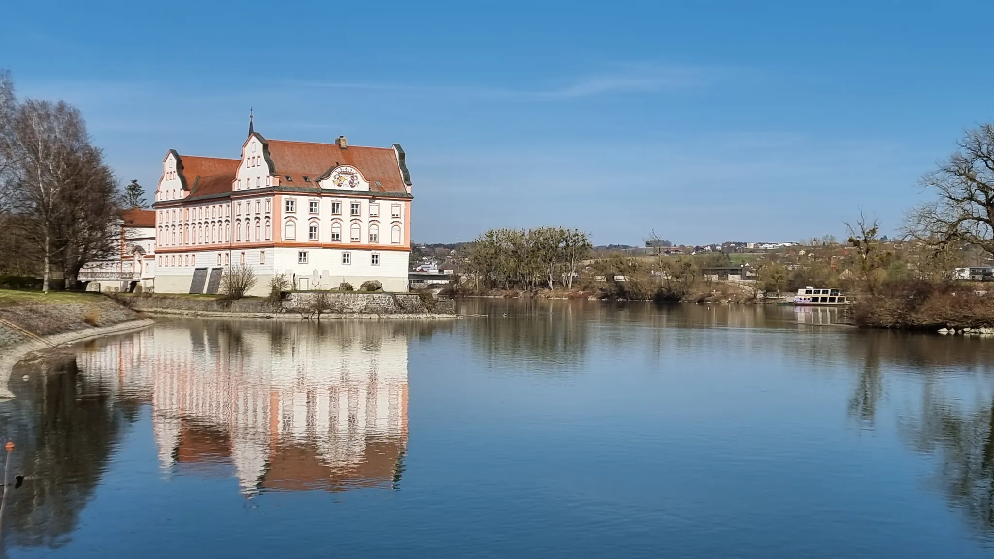 Schloss Neuhaus am Inn