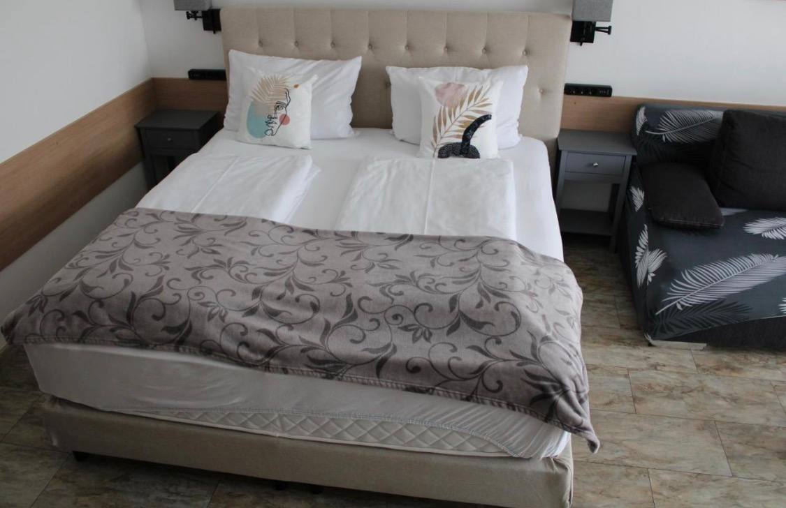Zimmer mit vier Betten ohne Balkon
