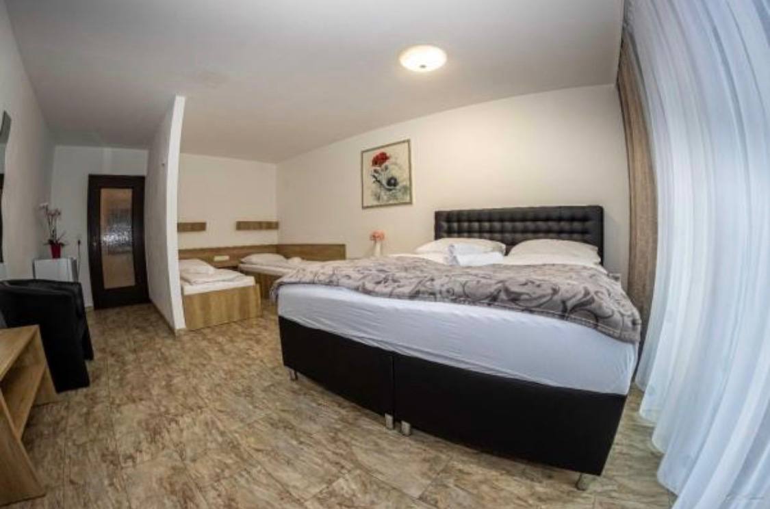 4-Bettzimmer mit Balkon